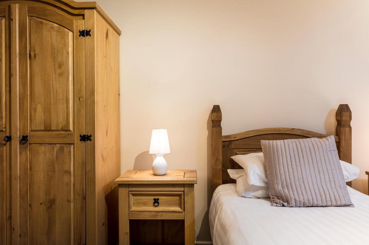 Roydon Marina Village Hotel Eksteriør bilde